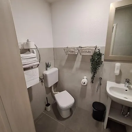 Louis I Lola Apartman *